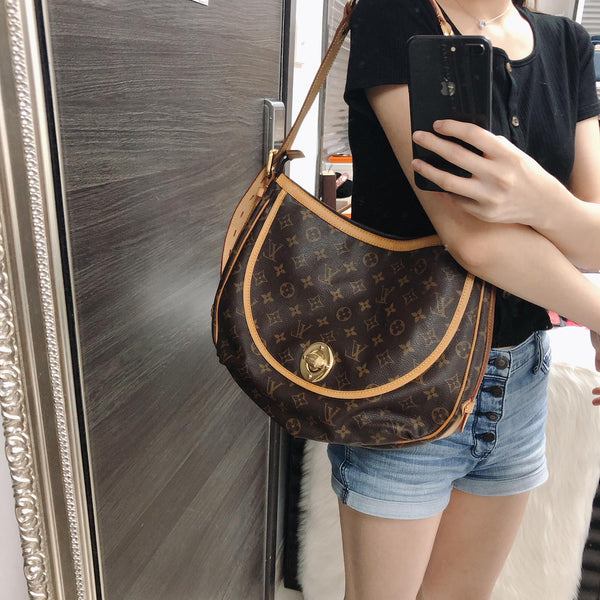 LOUIS VUITTON Monogram Canvas Tulum GM Bag – Moschinm