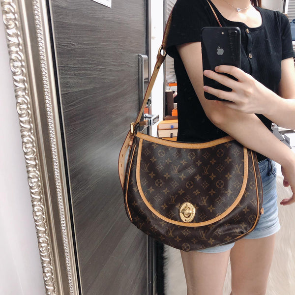 LOUIS VUITTON Monogram Canvas Tulum GM Bag – Moschinm