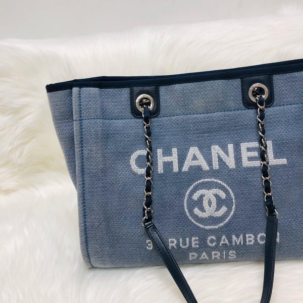 Amazing Chanel Deauville Tote bag in blue denim canvas, GHW For