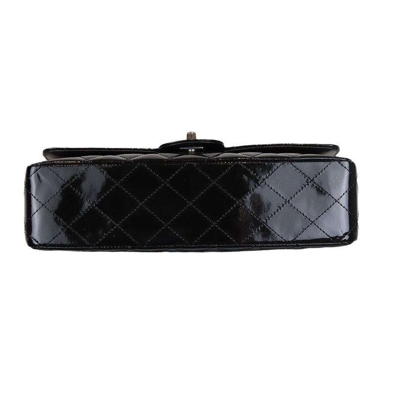 Medium Classic Flap Patent Black SHW