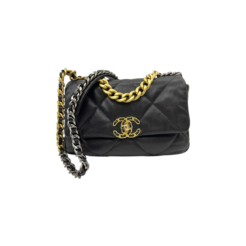19 Flap Medium Goatskin Quilted Black MHW