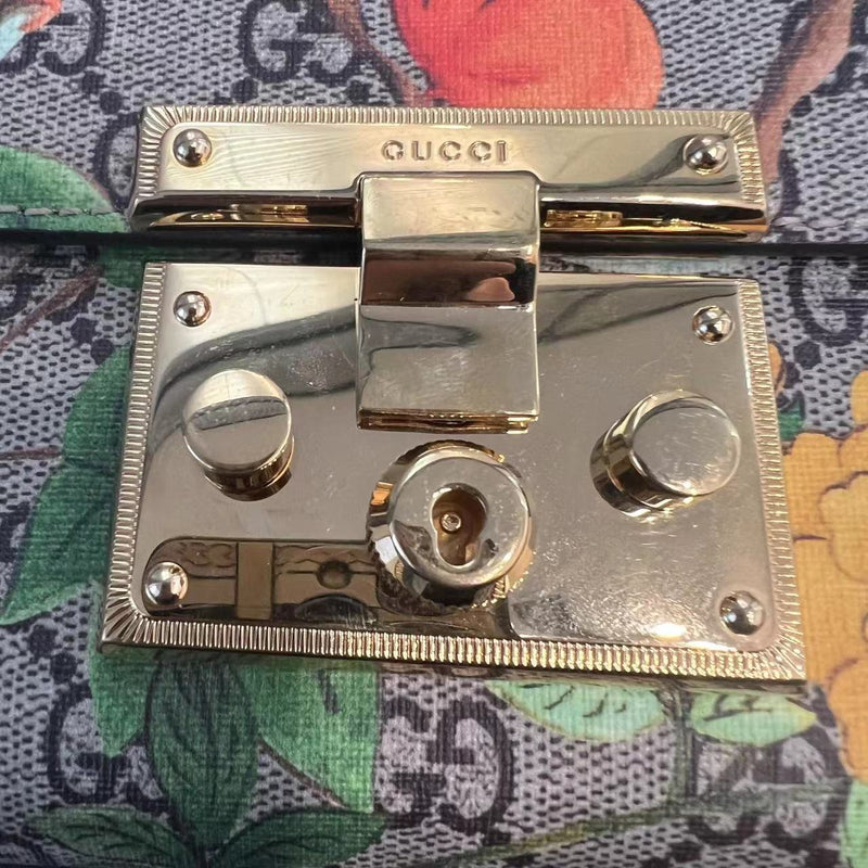 Small Padlock Shoulder GG Supreme Monogram Tian Beige Multicolor