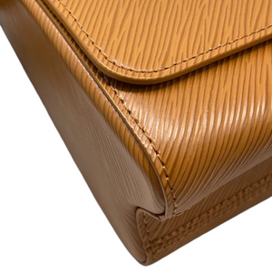 Twist MM Shoulder Epi Leather Gold GHW