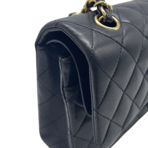 Classic Double Flap Medium Lambskin Quilted Black GHW