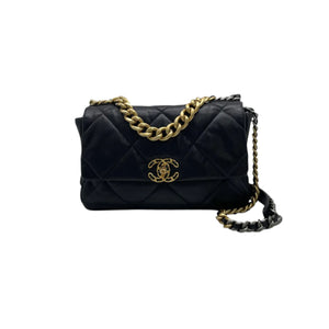 19 Flap Medium Goatskin Quilted Black MHW