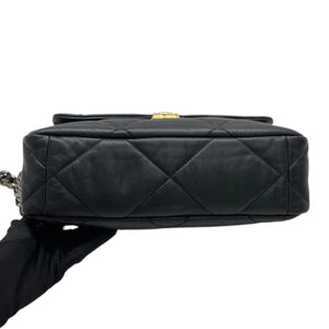19 Flap Medium Goatskin Quilted Black MHW