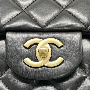 Jumbo Single Flap Lambskin Quilted Black GHW