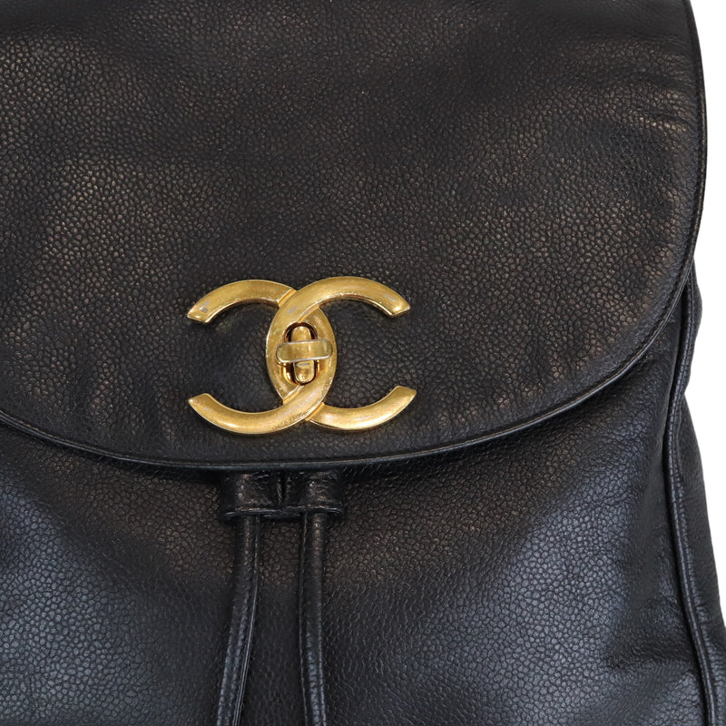 Chanel Timeless / Classic Small Vintage bag in black leather - Second Hand  / Used – Vintega