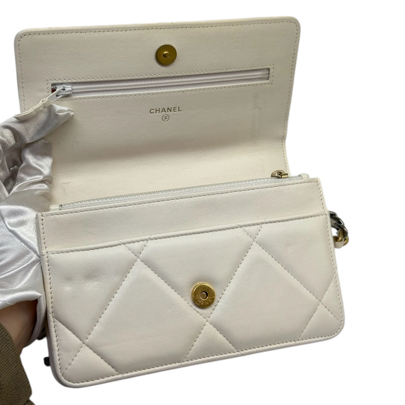 19 Wallet On Chain WOC Lambskin Quilted White MHW
