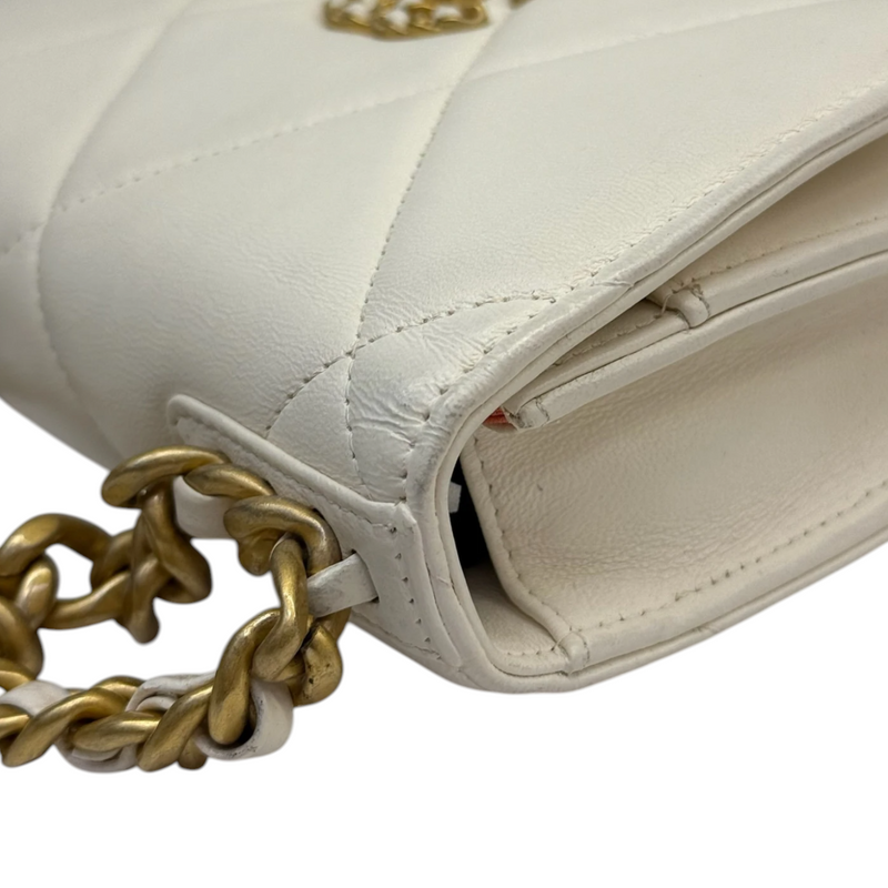 19 Wallet On Chain WOC Lambskin Quilted White MHW