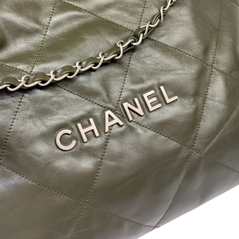22 Medium Shiny Calfskin Quilted Green SHW