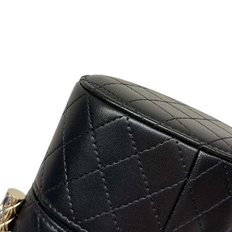 Round Vanity Case With Chain Lambskin Black GHW