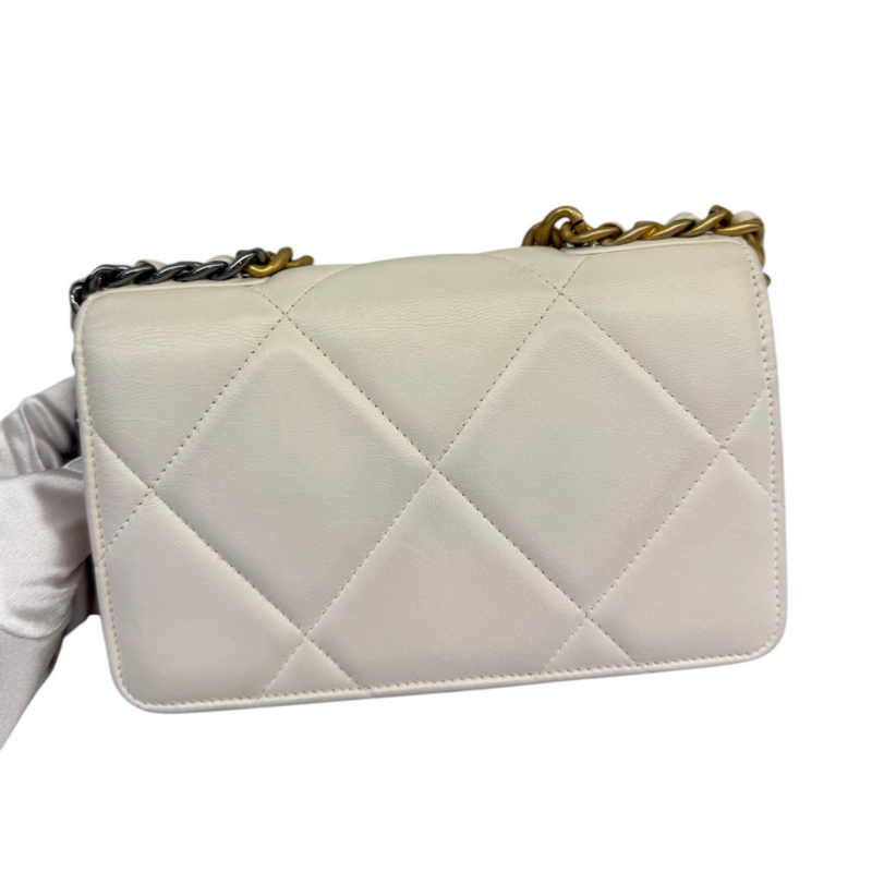 19 Wallet On Chain WOC Lambskin Quilted White MHW