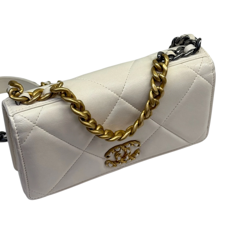 19 Wallet On Chain WOC Lambskin Quilted White MHW