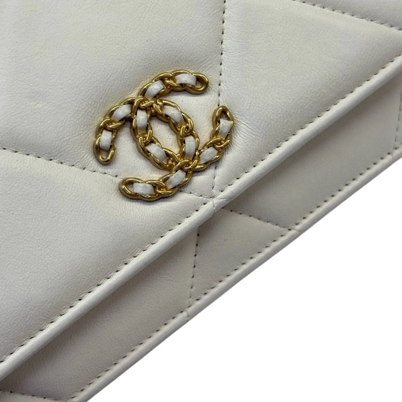 19 Wallet On Chain WOC Lambskin Quilted White MHW
