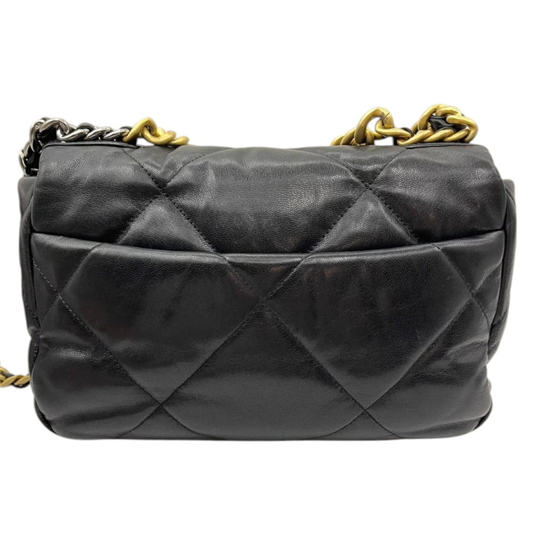 19 Flap Medium Goatskin Quilted Black MHW