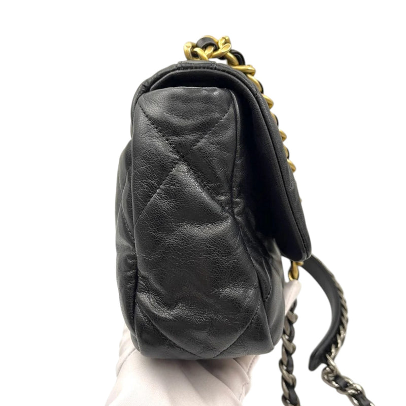 19 Flap Medium Goatskin Quilted Black MHW