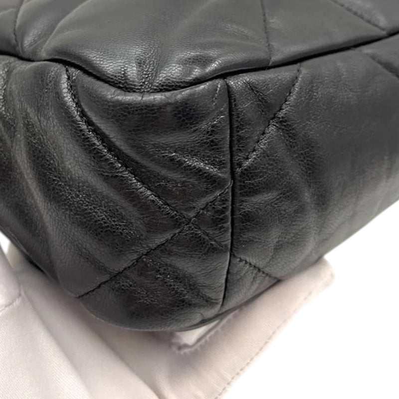19 Flap Medium Goatskin Quilted Black MHW