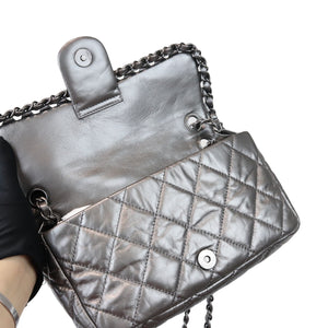Mettalic Chain Around Medium Flap Silver RHW