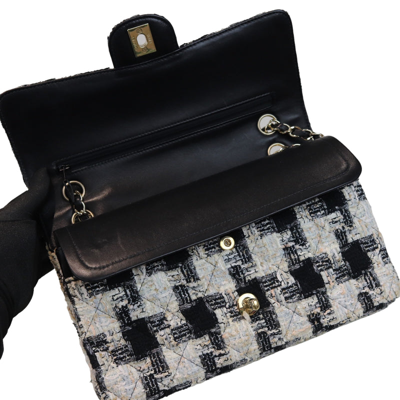 Tweed Medium Classic Flap GHW
