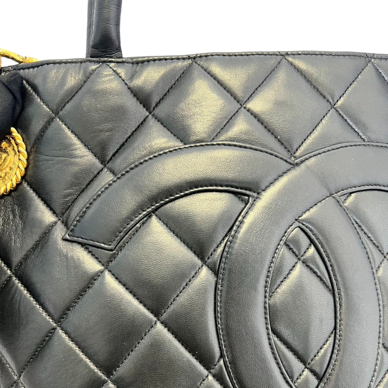 Medallion Tote Caviar Quilted Black GHW