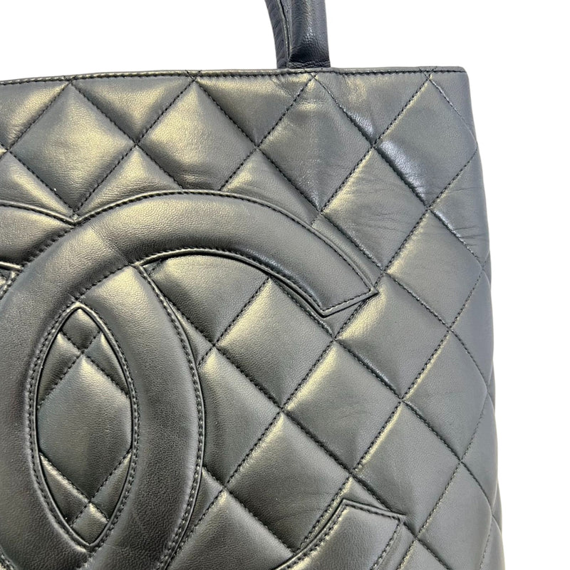 Medallion Tote Caviar Quilted Black GHW