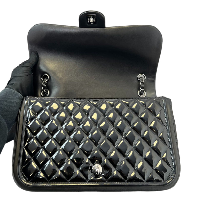 Jumbo Twist Flap Patent Quilted Black SHW