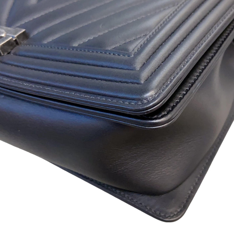 New Medium Boy Flap Calfskin Chevron Black RHW