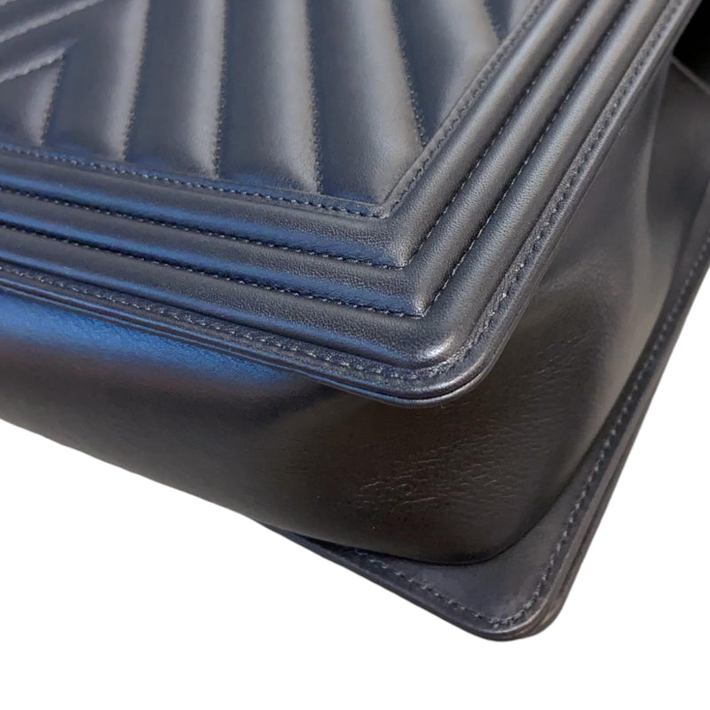 New Medium Boy Flap Calfskin Chevron Black RHW