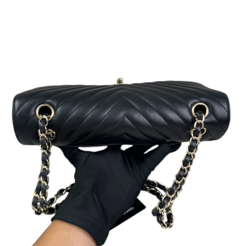 Double Flap Medium Lambskin Chevron Quilted Black LGHW