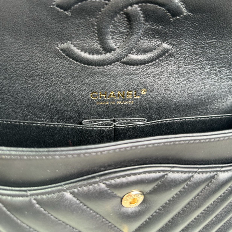 Double Flap Medium Lambskin Chevron Quilted Black LGHW