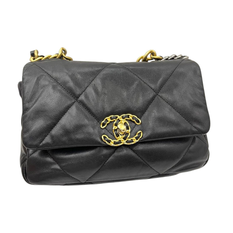 19 Flap Medium Goatskin Quilted Black MHW