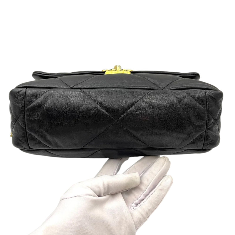 19 Flap Medium Goatskin Quilted Black MHW