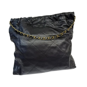22 Medium Shiny Calfskin Quilted Black GHW