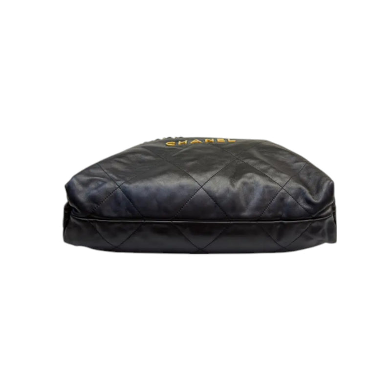 22 Medium Shiny Calfskin Quilted Black GHW