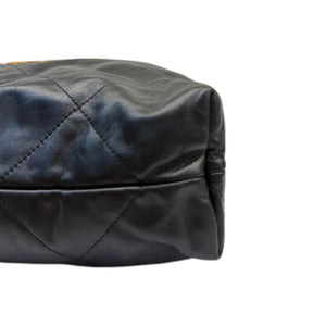 22 Medium Shiny Calfskin Quilted Black GHW