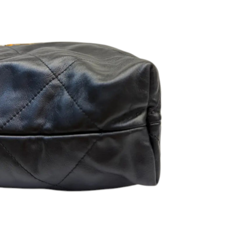 22 Medium Shiny Calfskin Quilted Black GHW