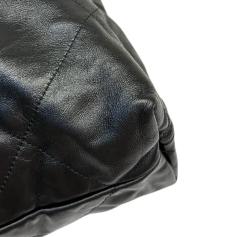 22 Medium Shiny Calfskin Quilted Black GHW