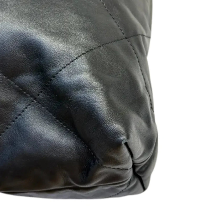 22 Medium Shiny Calfskin Quilted Black GHW