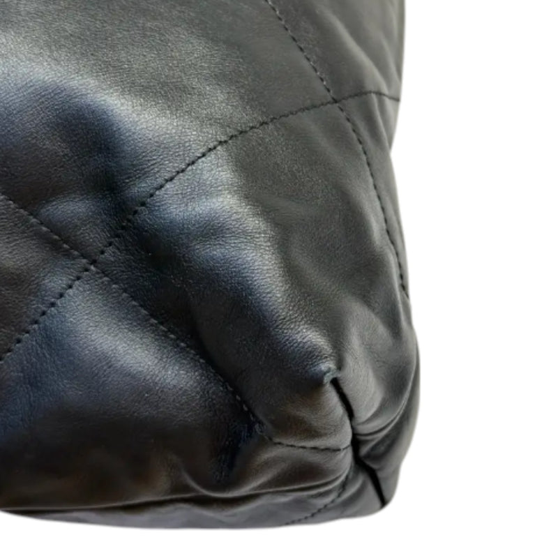 22 Medium Shiny Calfskin Quilted Black GHW