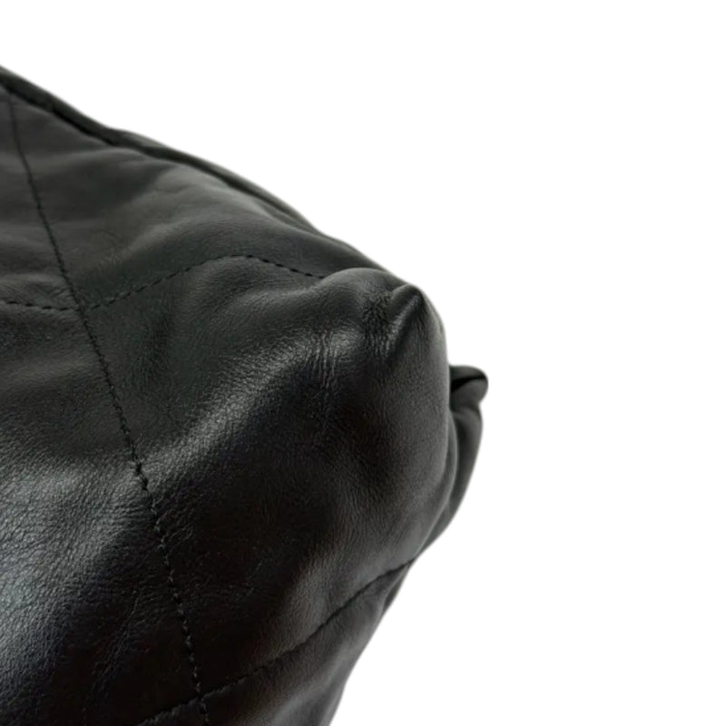 22 Medium Shiny Calfskin Quilted Black GHW