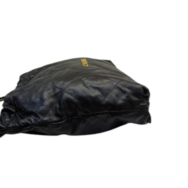 22 Medium Shiny Calfskin Quilted Black GHW