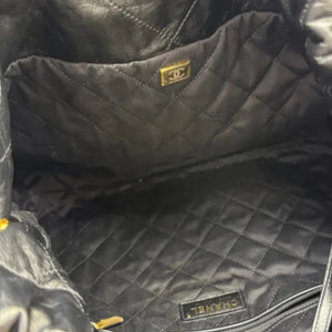 22 Medium Shiny Calfskin Quilted Black GHW