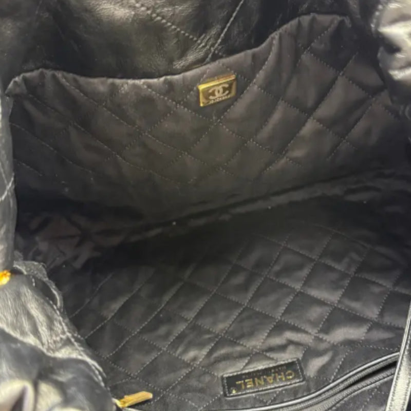 22 Medium Shiny Calfskin Quilted Black GHW