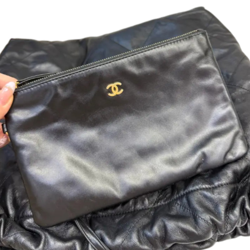22 Medium Shiny Calfskin Quilted Black GHW