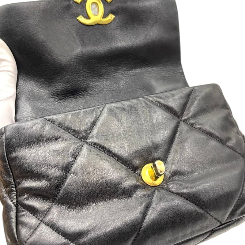 19 Flap Medium Goatskin Quilted Black MHW