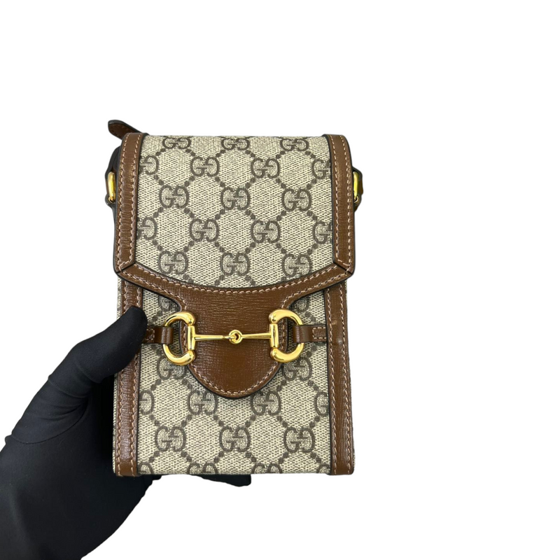 Gucci GG Supreme Web Pouch Vs. Louis Vuitton Toiletry 26' Pouch 