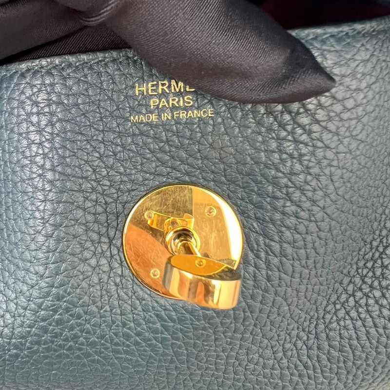 HERMES Taurillon Clemence Mini Lindy 20 Vert Cypress 993092