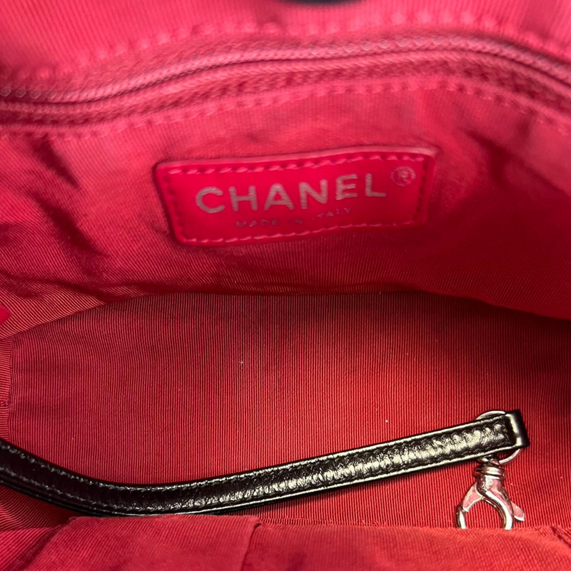 Gorgeous Chanel Camera shoulder bag in red suede, GHW For Sale at 1stDibs