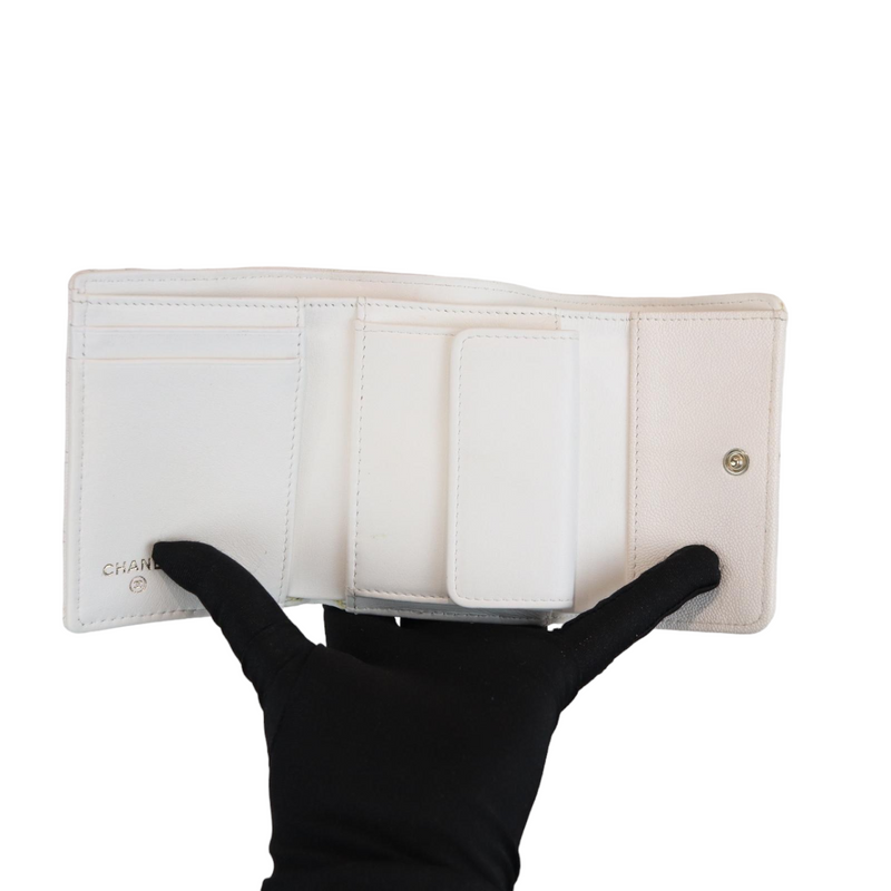 Caviar Quilted White Flap Wallet LGHW